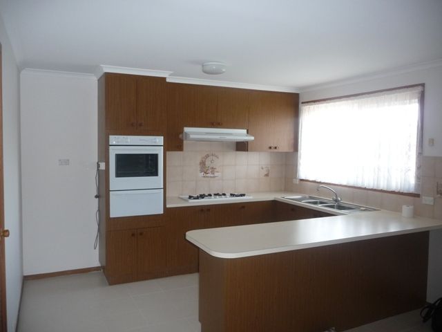 2/117 Station Road, Melton South, VIC 3338