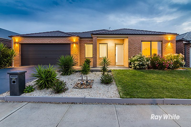 16 San Fratello Street, Clyde North VIC 3978