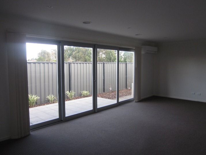 15 Nokota Lane, Clyde North, VIC 3978