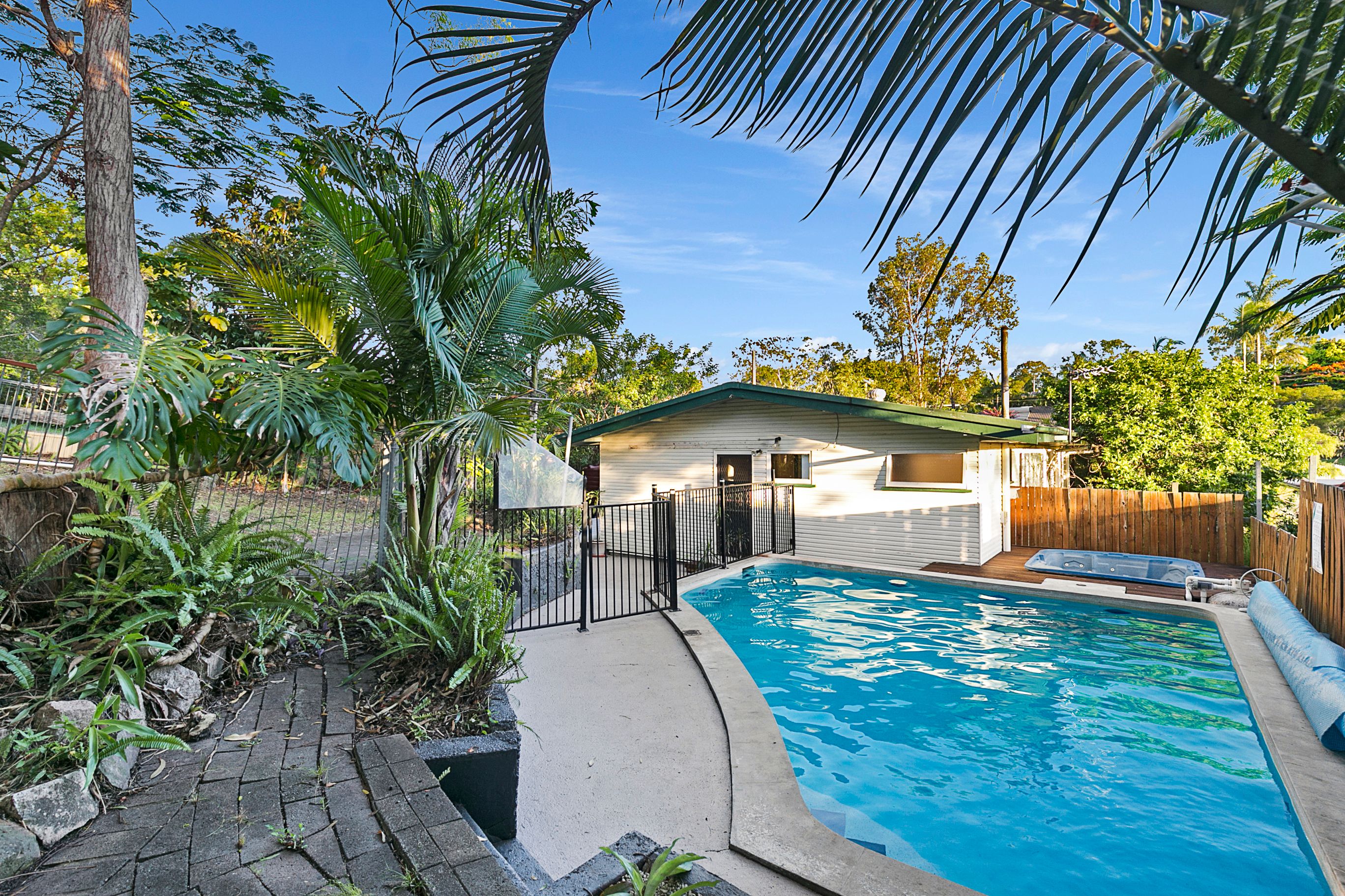 444 Nursery Road, Holland Park, QLD 4121