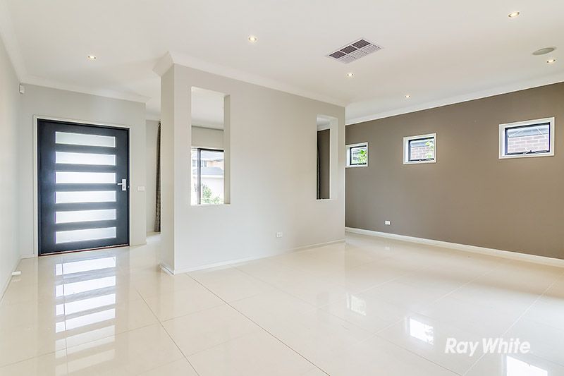 14 Nature Circuit, Cranbourne North, VIC 3977