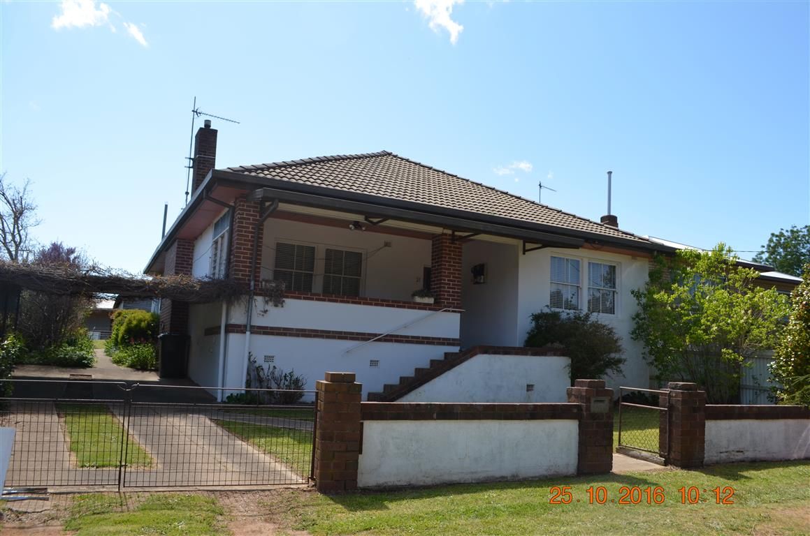 21 Kurrajong Avenue
