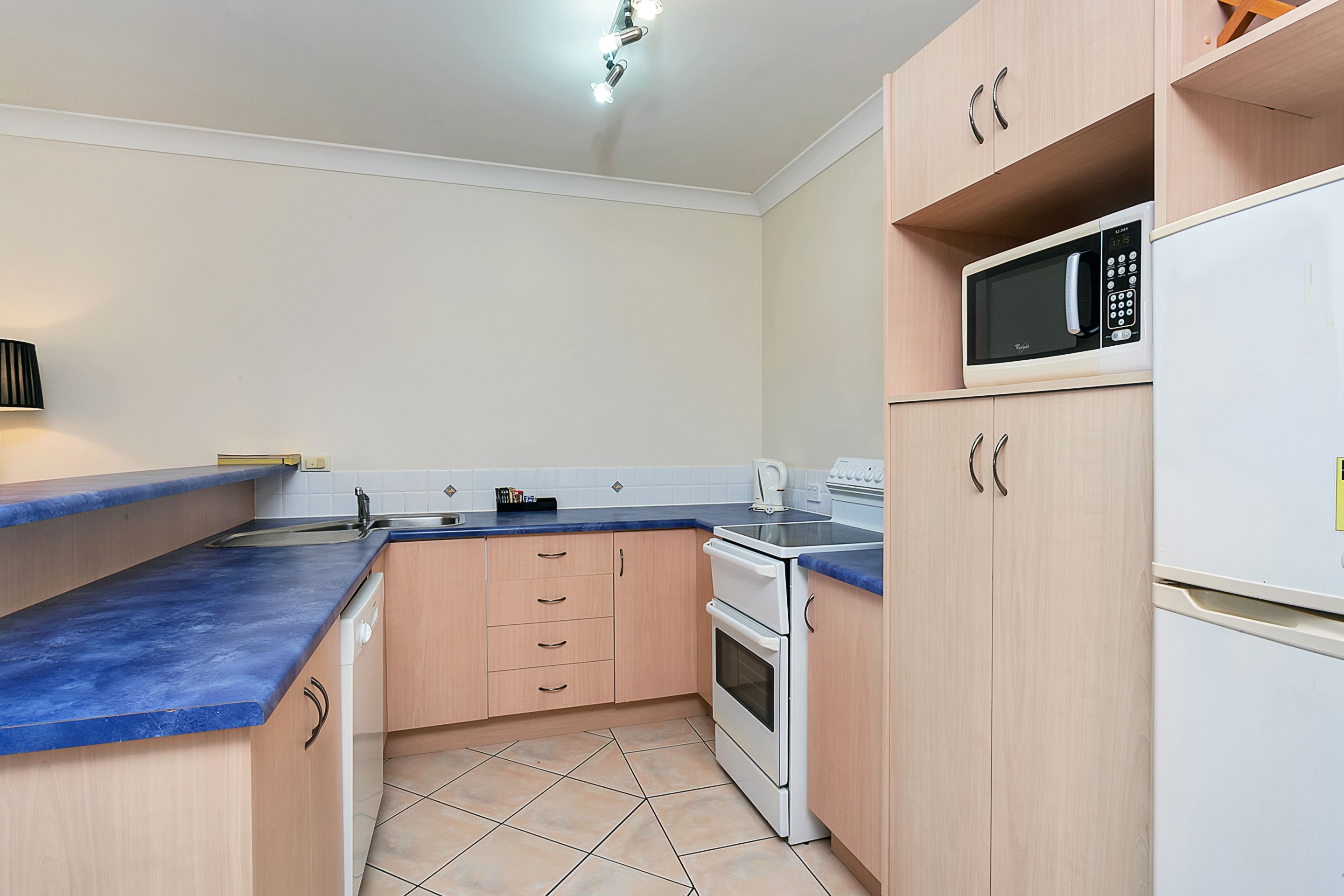 33/255 Lake Street, Cairns North, QLD 4870