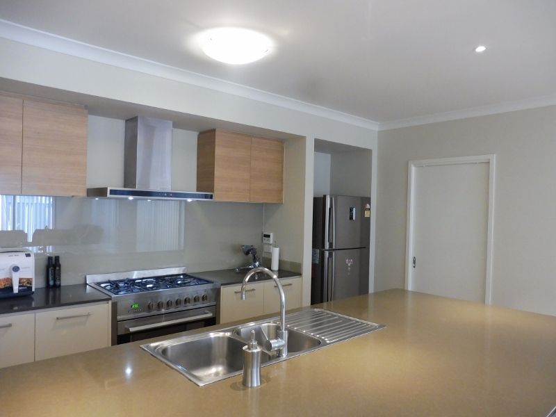 6 Jonesys Lane, Clyde North, VIC 3978