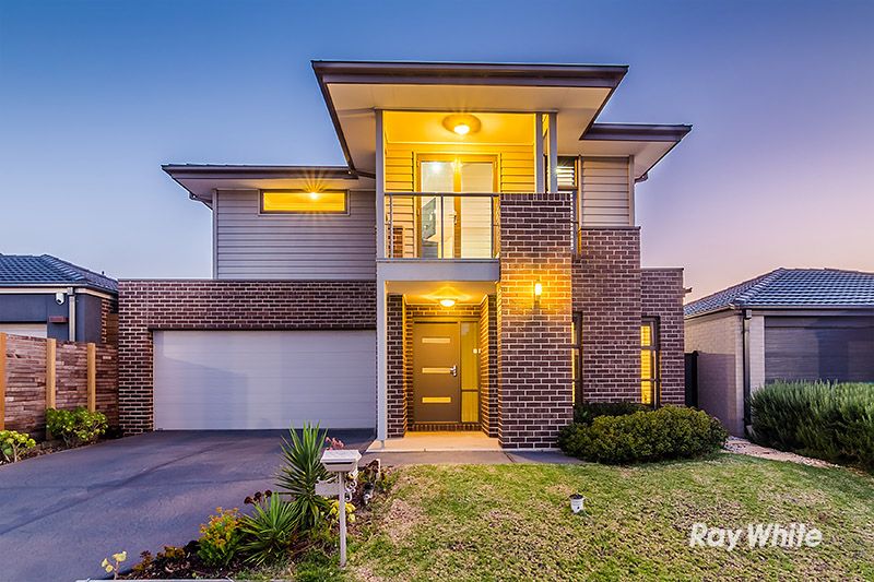 24 Fleuve Rise, Clyde North VIC 3978