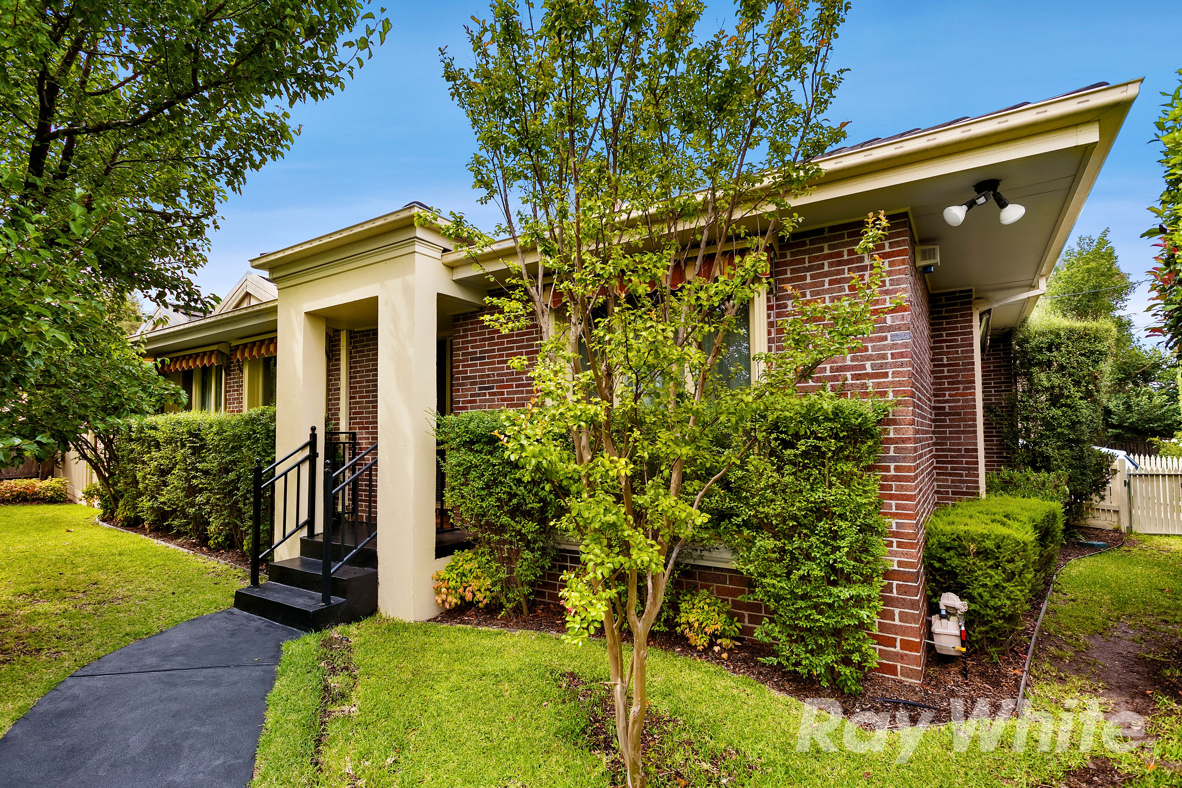 51 Summit Crescent, Glen Waverley VIC 3150