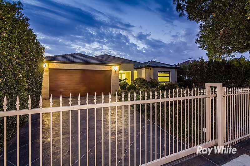 19 Mundaring Drive, Cranbourne, VIC 3977
