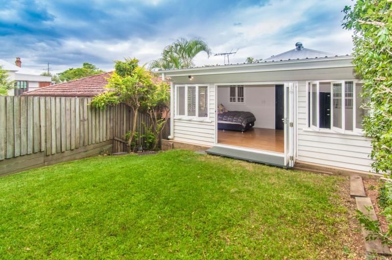 15 Water Street, Red Hill, QLD 4059