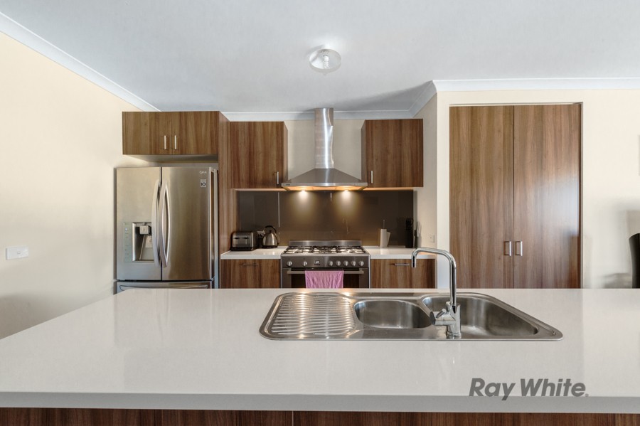 35 Leyana Crescent, Brookfield, VIC 3338