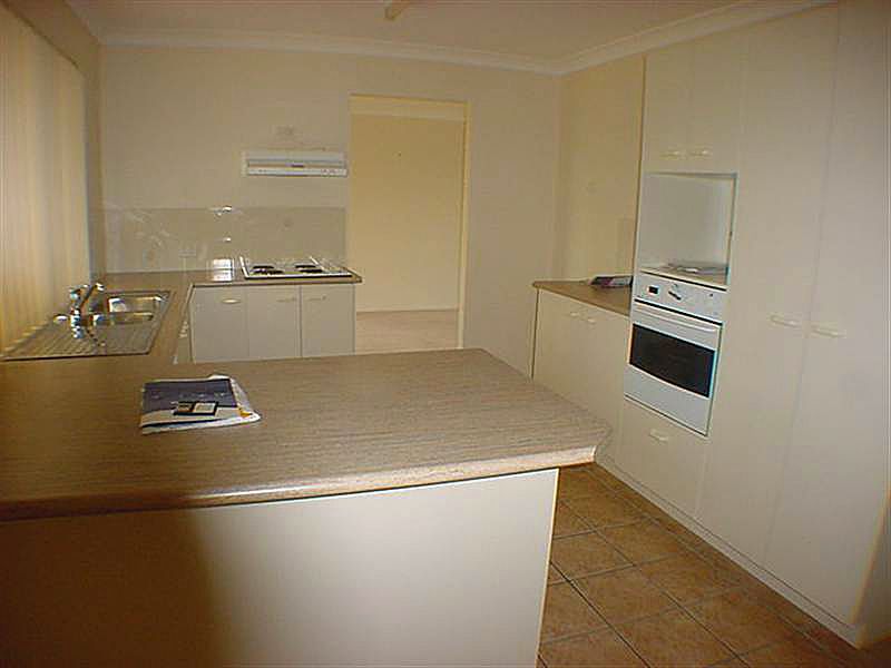 Flinders View, QLD 4305