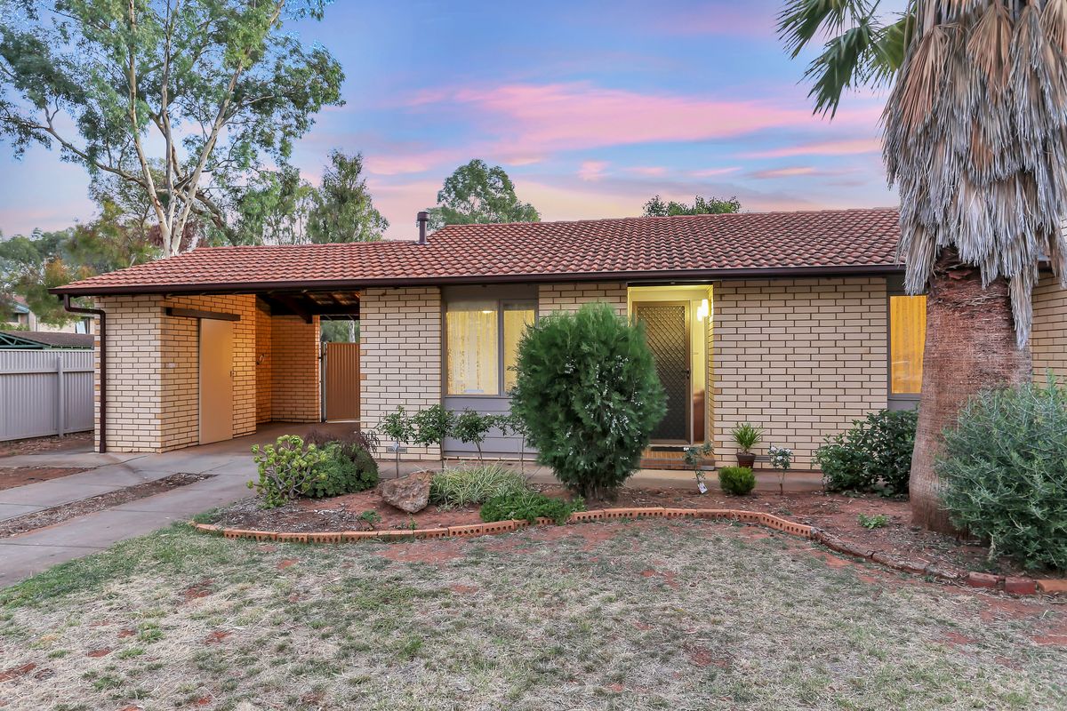 15 Kennion Crescent, Para Hills West SA 5096