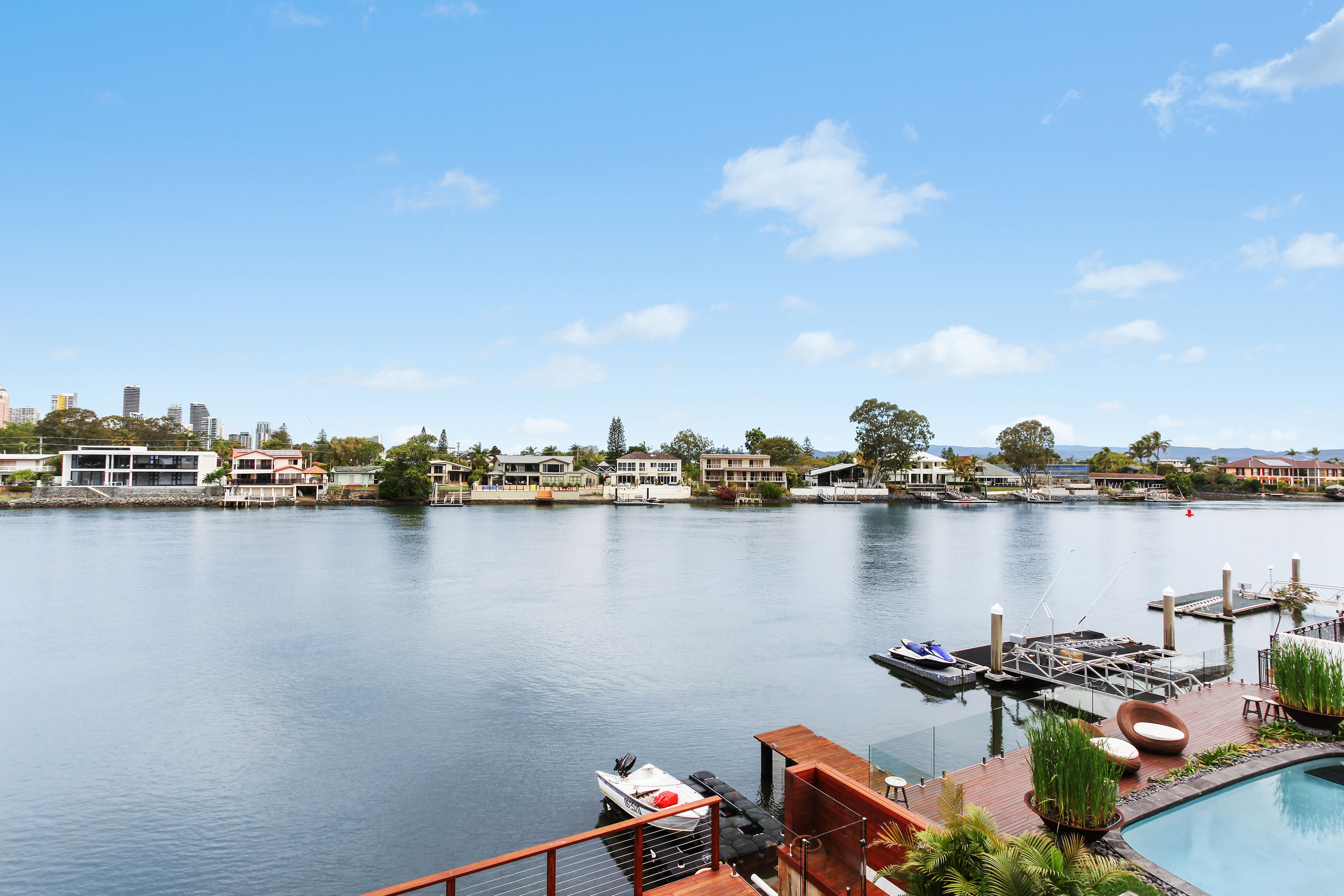 90 Amalfi Drive, Isle Of Capri, QLD 4217