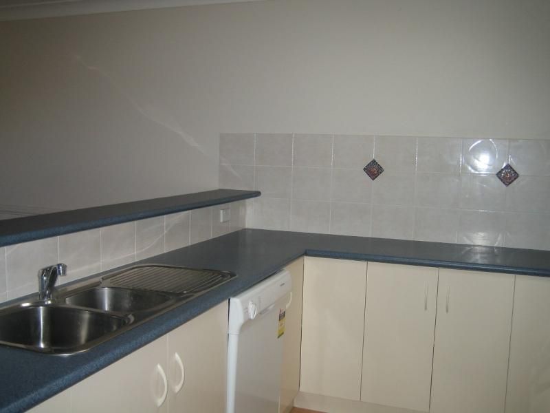 1/406 Alderley Street, Kearneys Spring, QLD 4350