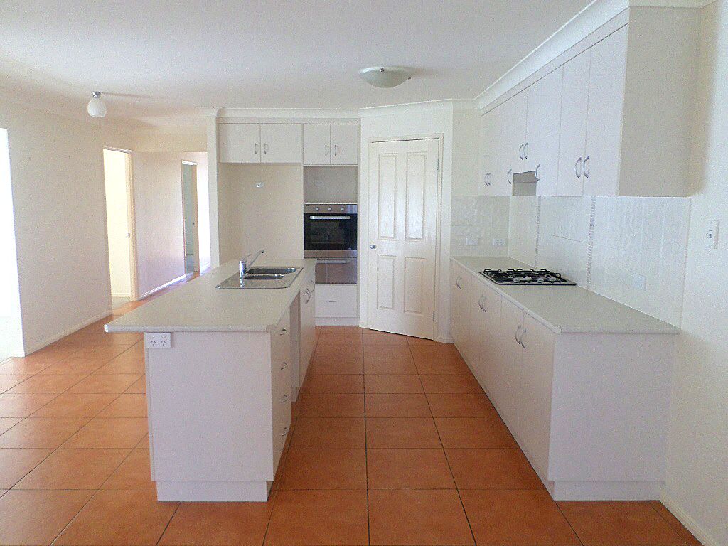 Flinders View, QLD 4305