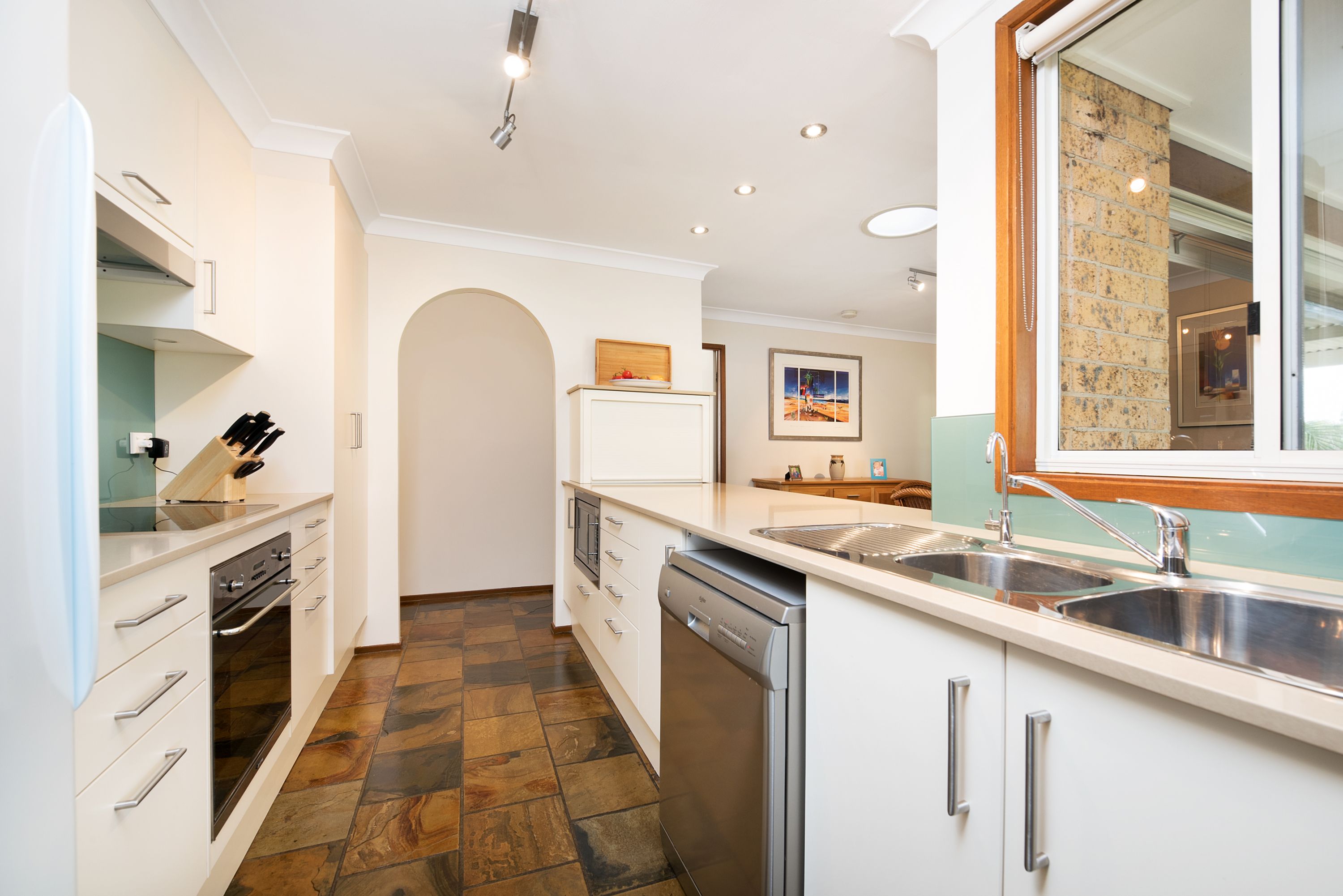 2 Kitava Place, Glenfield, NSW 2167