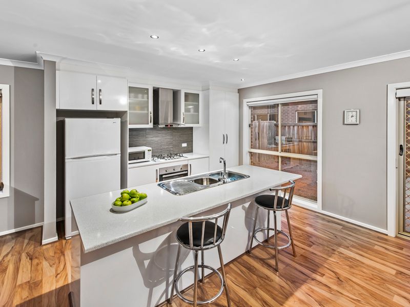 45 Saltbush Crescent, Brookfield, VIC 3338