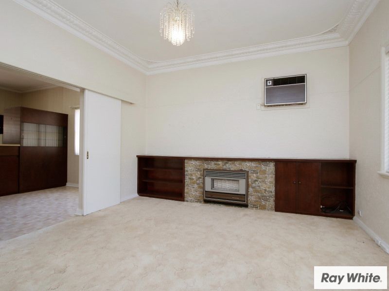 11 Pitt Street, St James, WA 6102