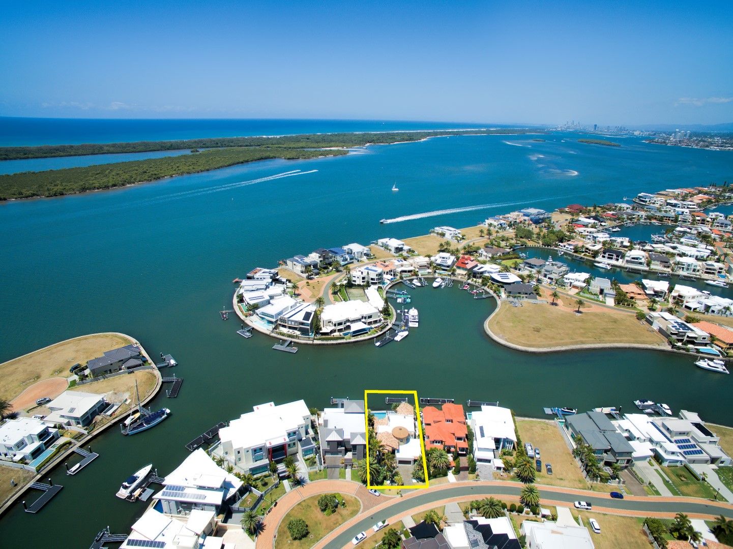52 Royal Albert Crescent, Sovereign Islands QLD 4216