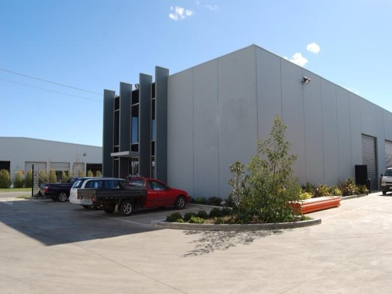 2/5 Caravan Street, WENDOUREE, VIC 3355