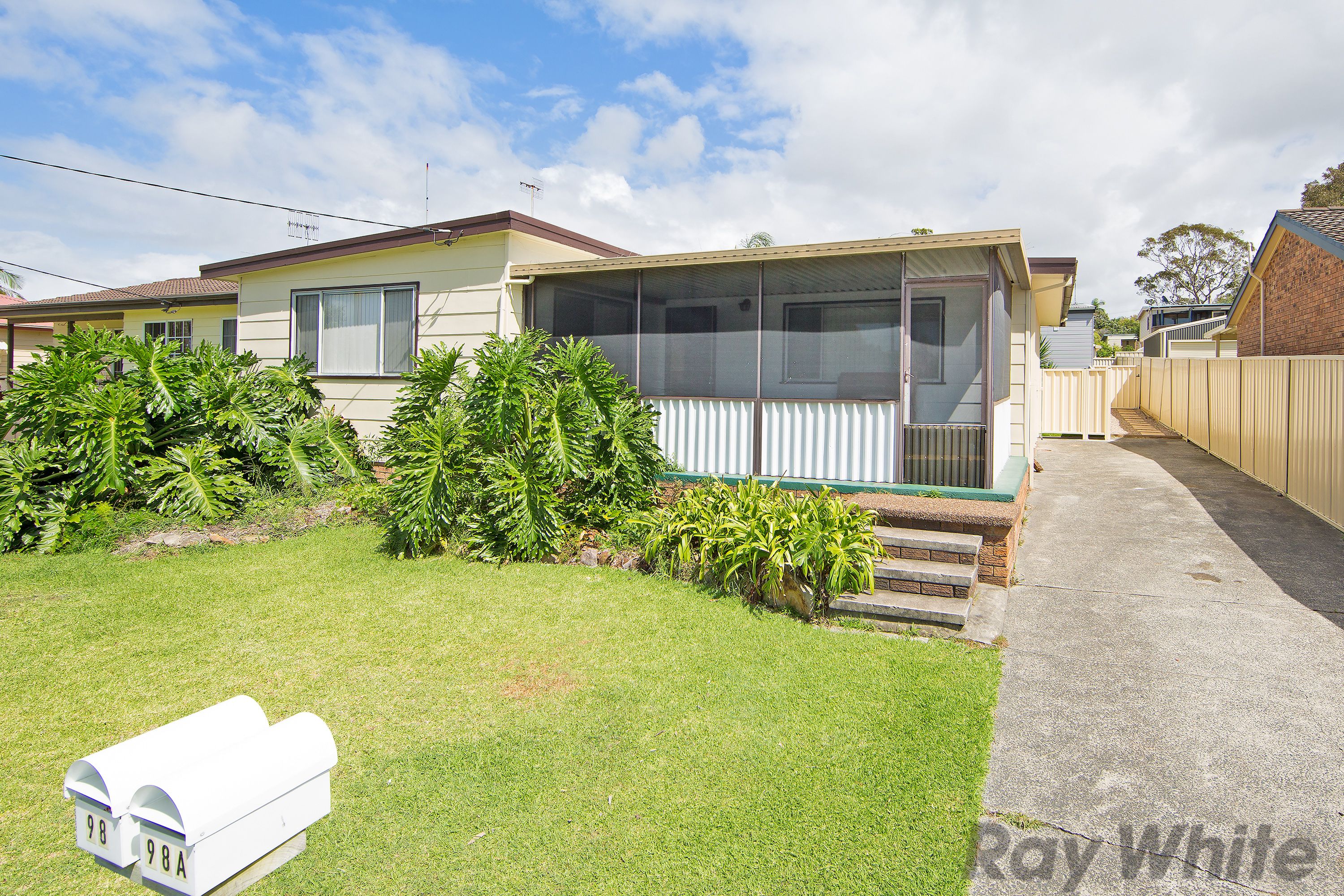 98 Woolana Avenue, Budgewoi, NSW 2262