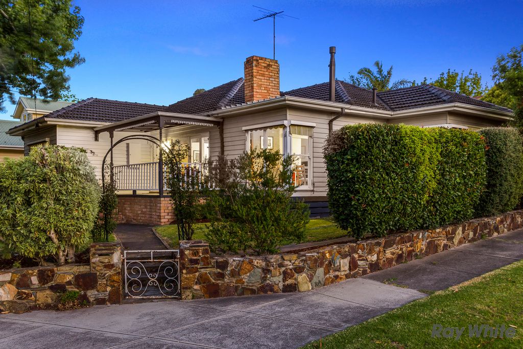 32 Woodhouse Grove, Box Hill North VIC 3129