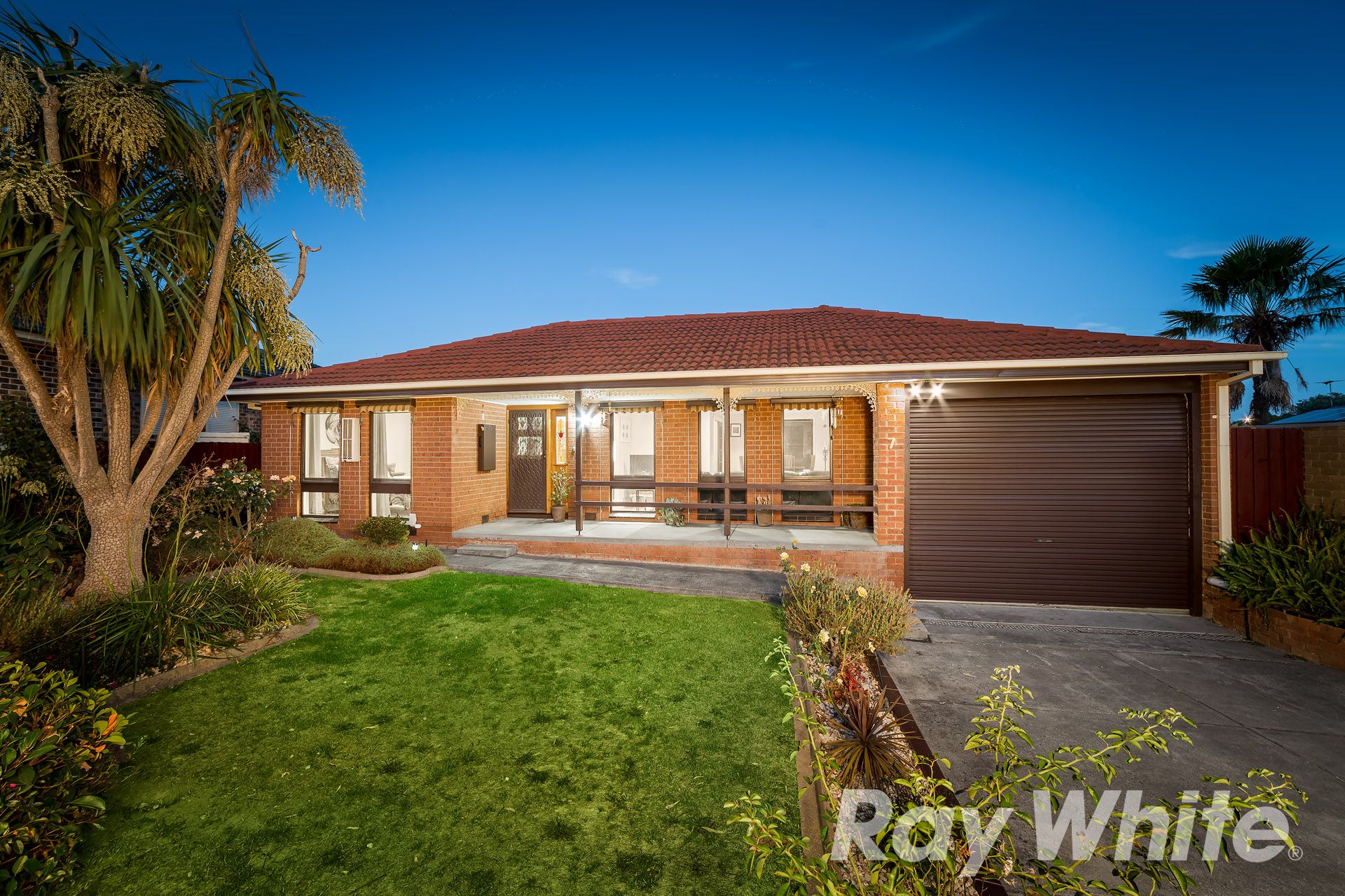 7 Yvonne Close, Mill Park VIC 3082