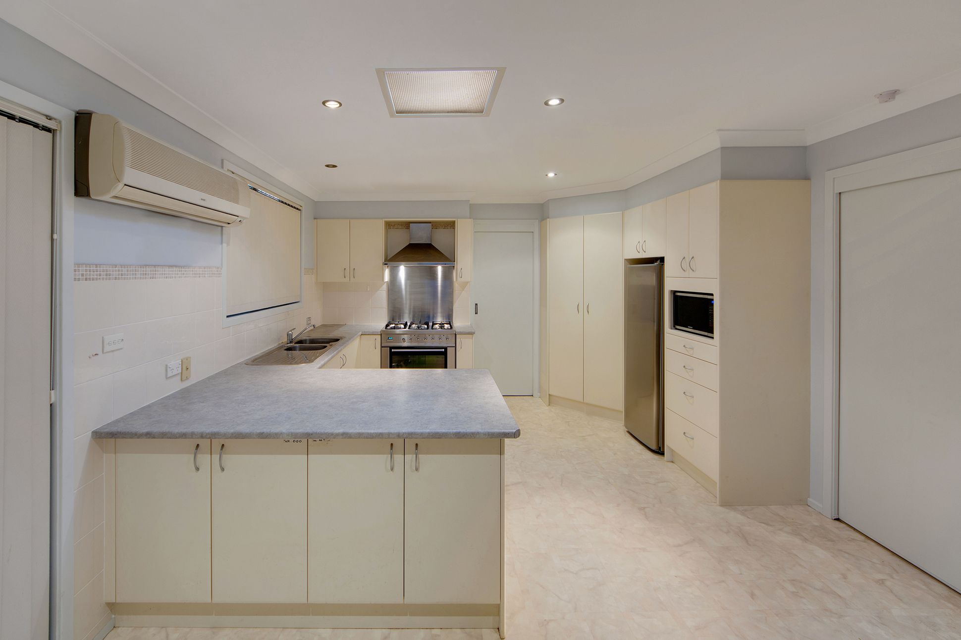 16 Pademelon Avenue, St Helens Park, NSW 2560