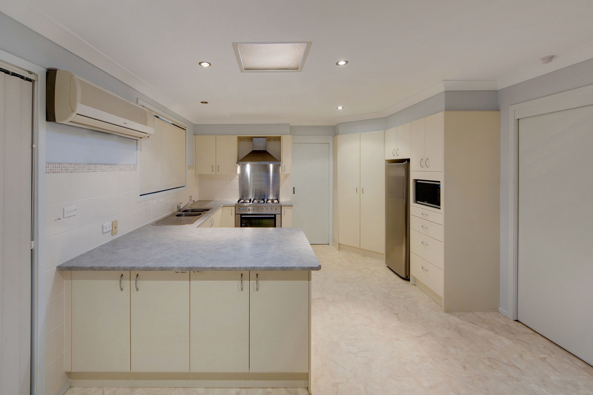 16 Pademelon Avenue, St Helens Park, NSW 2560