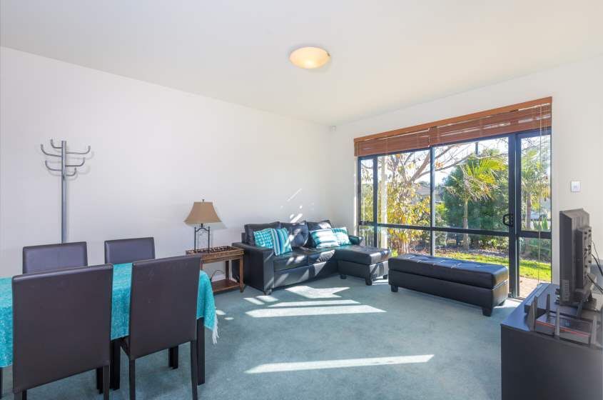 9/2 Armoy Drive, Botany Downs, Manukau City