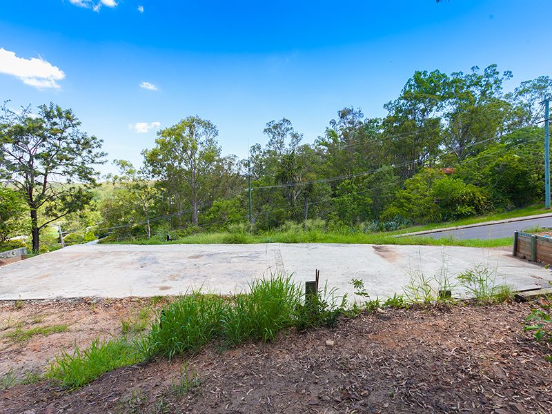 2 Surrey Road, Bellbird Park, QLD 4300