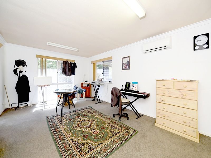 14b Danbury Crescent, Girrawheen, WA 6064