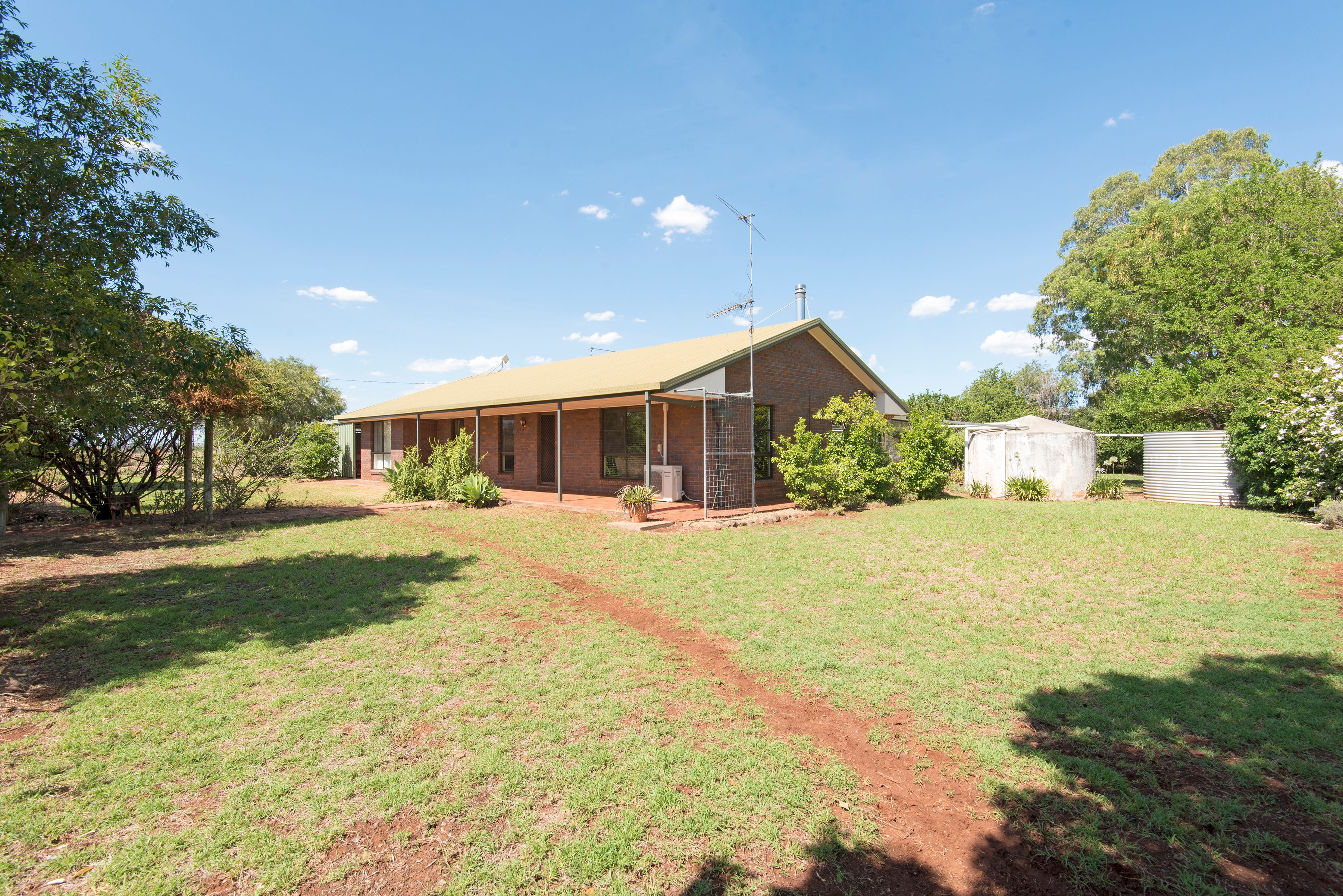 6 Bailey Street, Southbrook, QLD 4363