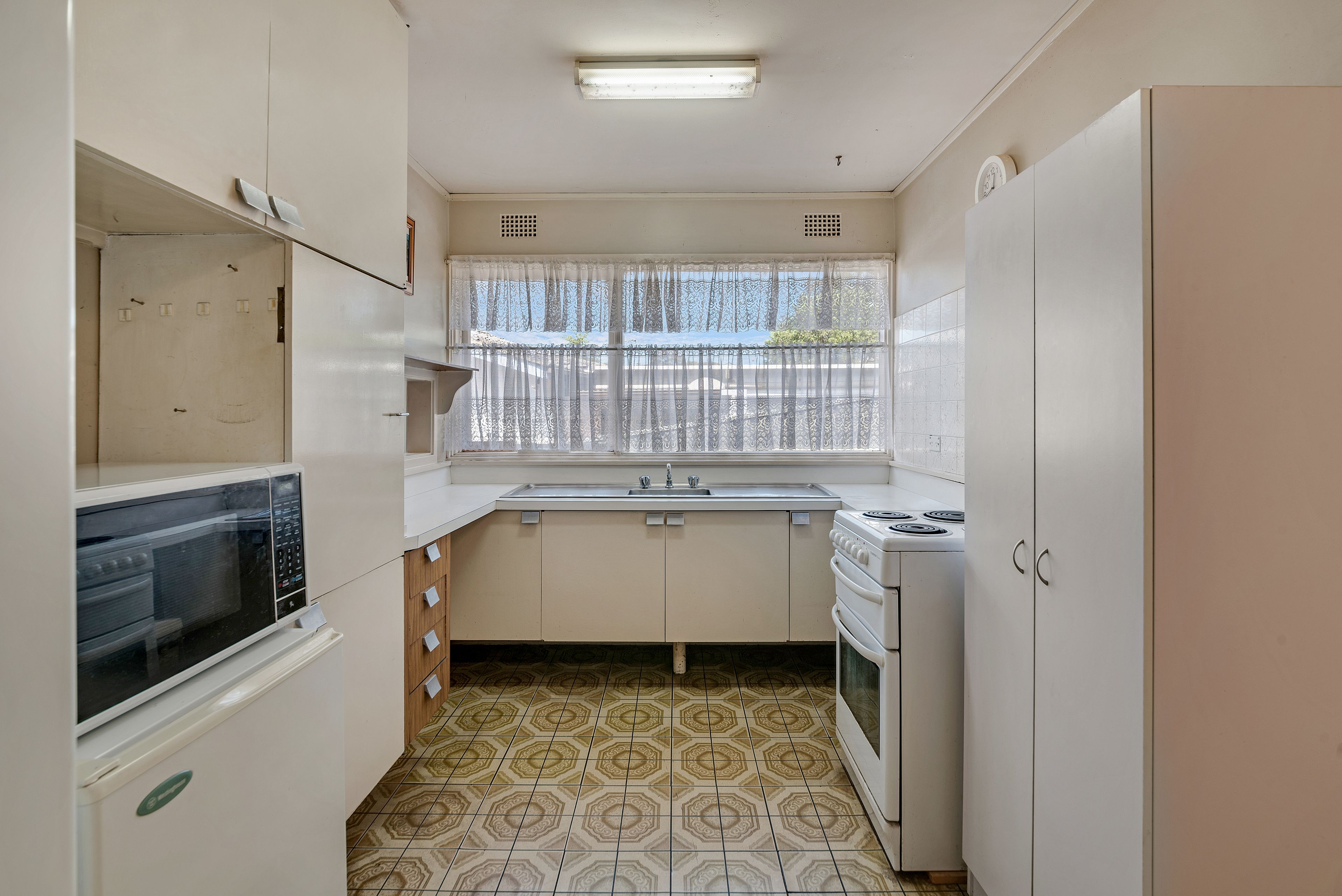 42 Fern Avenue, Bradbury, NSW 2560