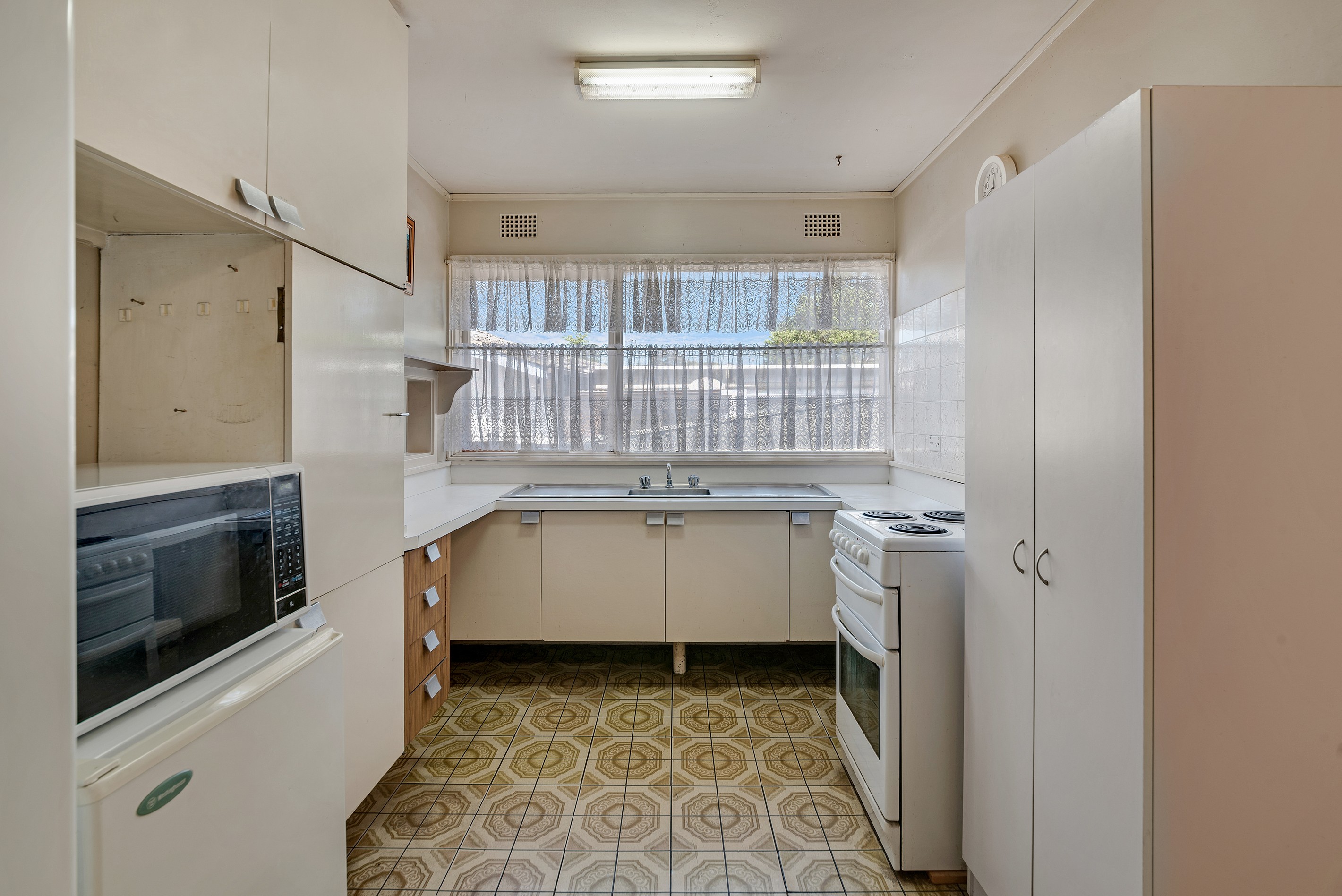 42 Fern Avenue, Bradbury, NSW 2560