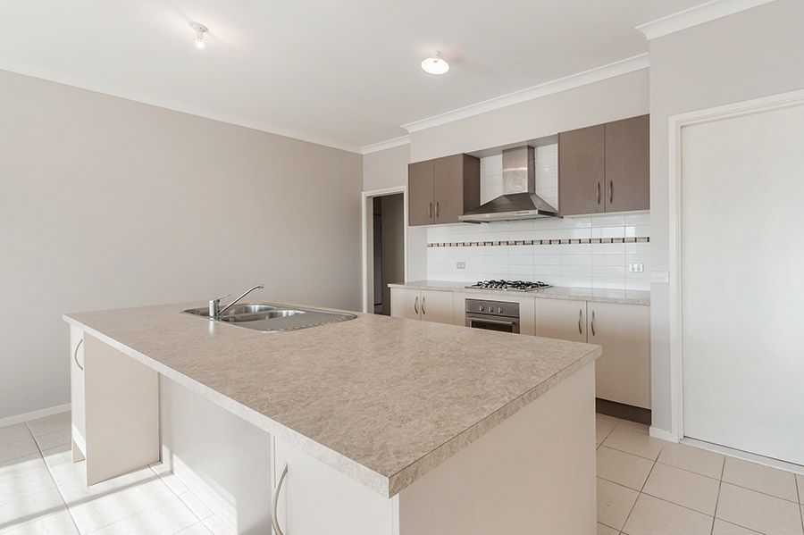 24 Glengarry Place, Craigieburn, VIC 3064