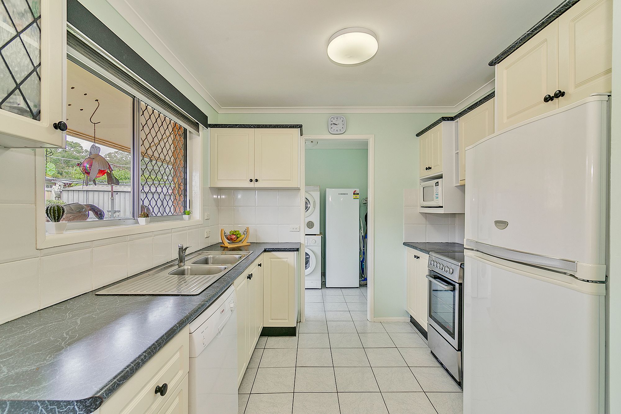 2 Sycamore Court, Logan Central, QLD 4114