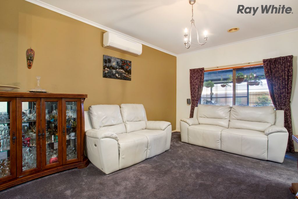 37 Perceval Crescent, Taylors Lakes, VIC 3038