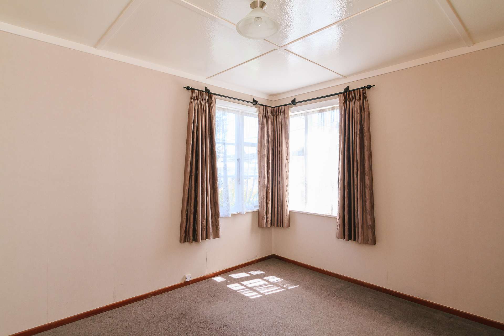 68 Waddington Drive photo 9