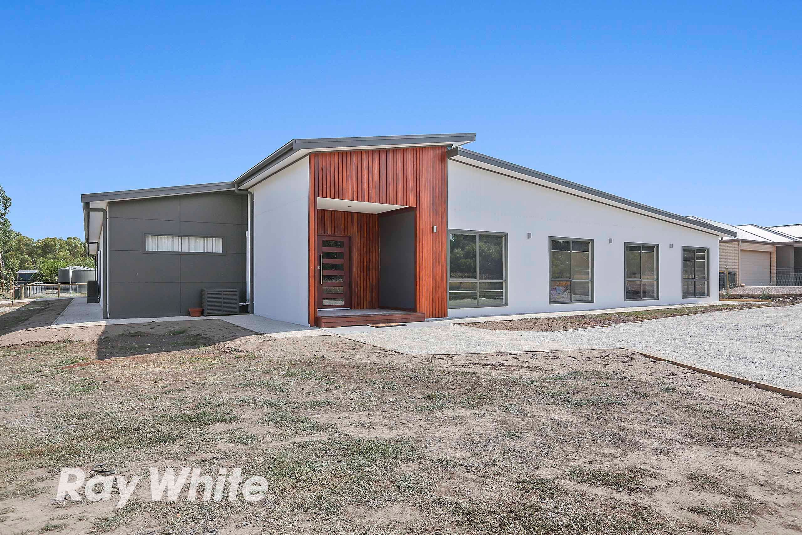 2/2134 Ballan Road, ANAKIE, VIC 3213