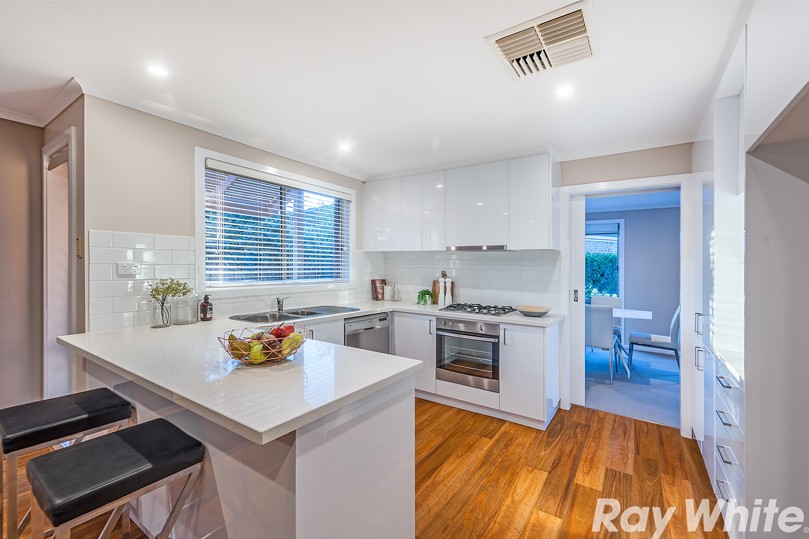6 Moore Close, Mill Park, VIC 3082