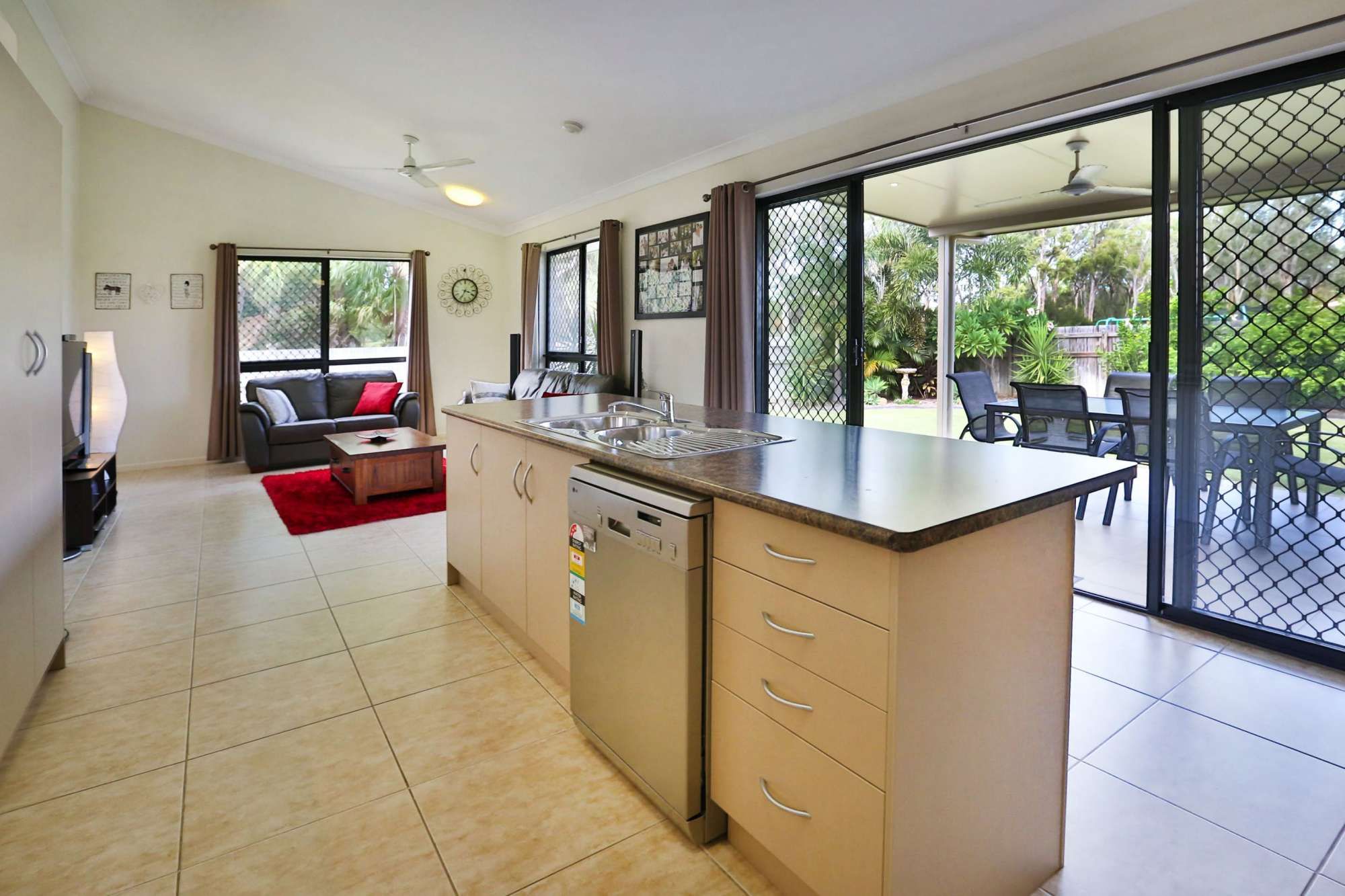 7 Currawinya Court, Bushland Beach QLD 4818