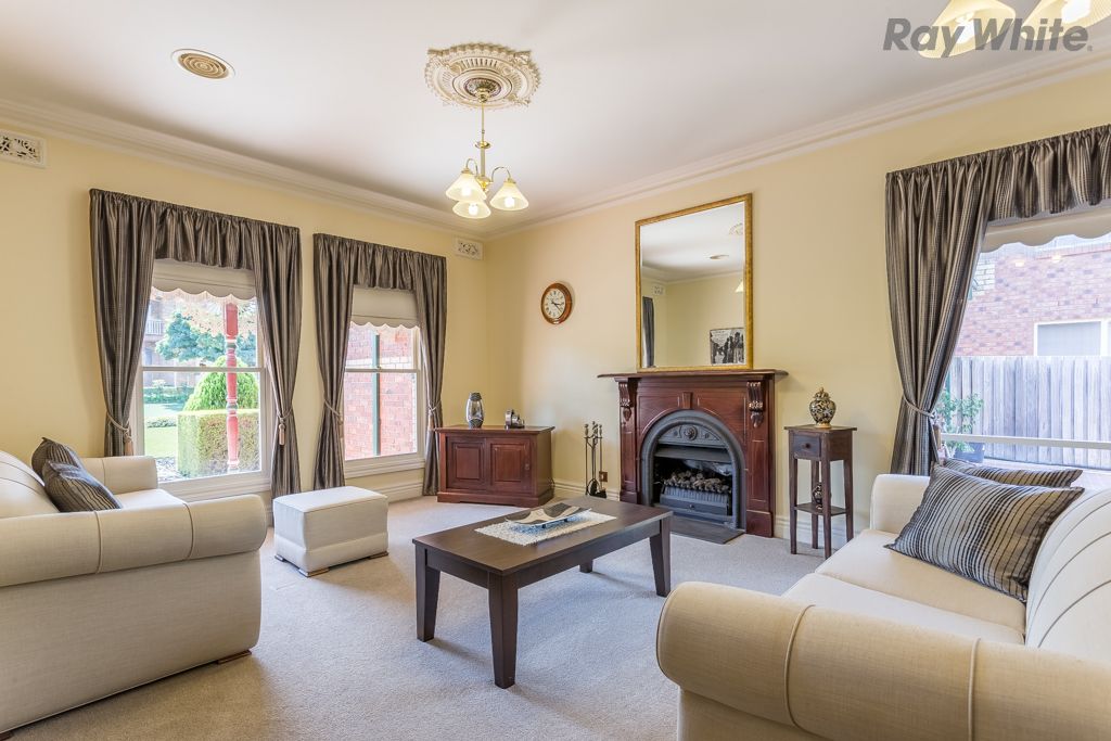 6 Blaxland Place, Taylors Lakes, VIC 3038