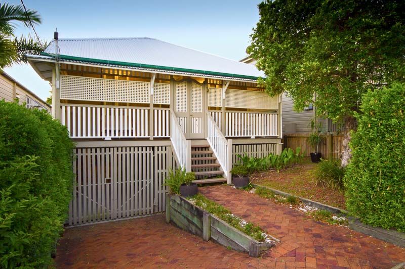 15 Beatrice Street, BARDON QLD 4065