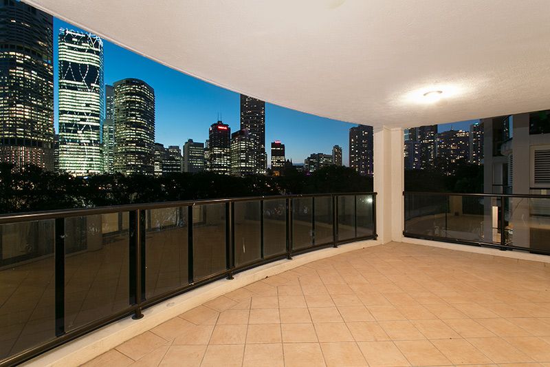 36 MacDonald Street, Kangaroo Point QLD 4169