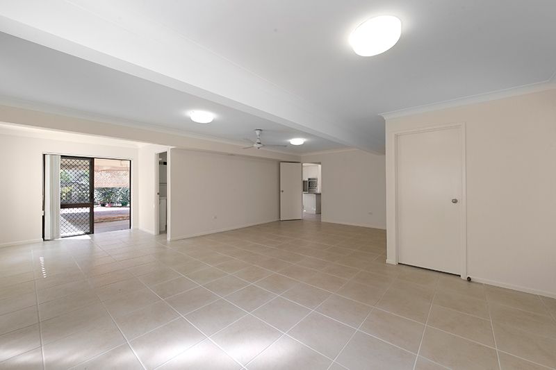 24 Tapscott Street, Wishart, QLD 4122
