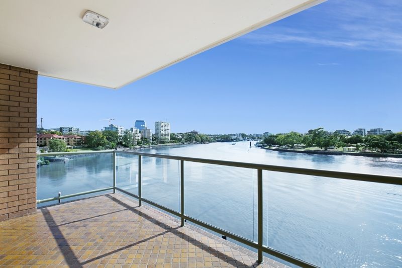 32 Sandford Street, St Lucia QLD 4067