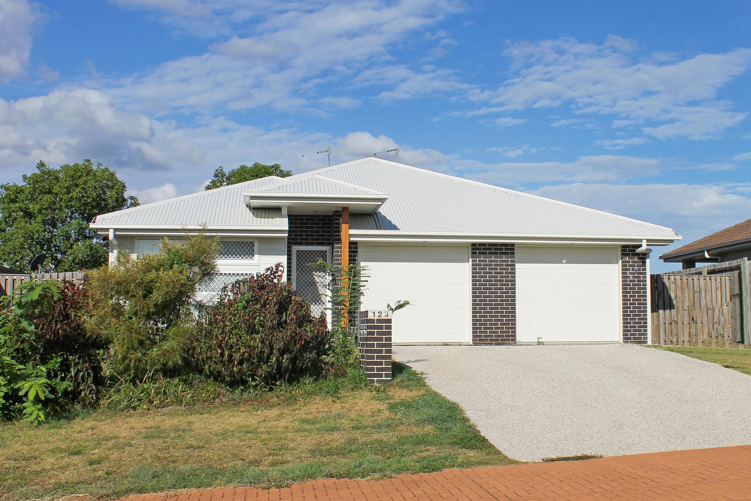 1 and 2 /123 Sarah Drive, YAMANTO, QLD 4305