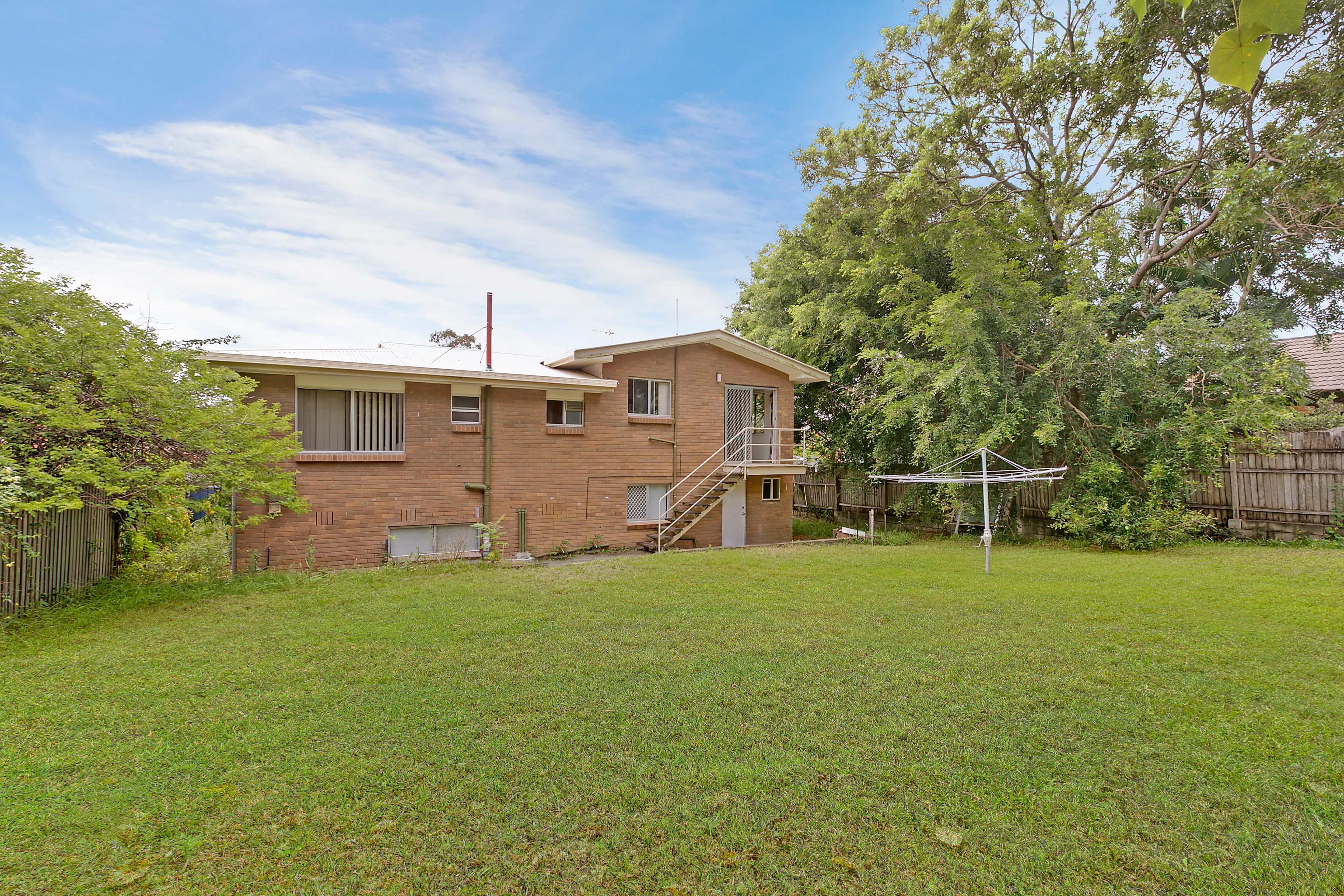 16 Canara Street, Benowa, QLD 4217