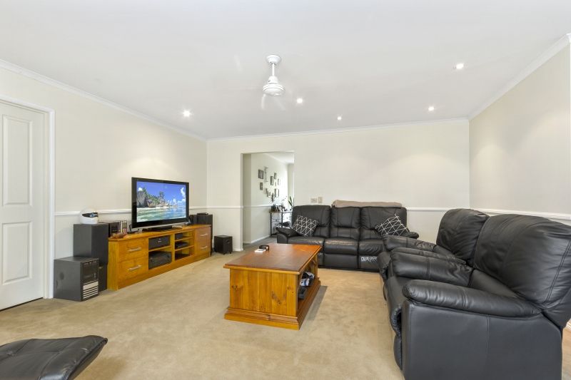 16 Karoola Crescent, Surfside, NSW 2536