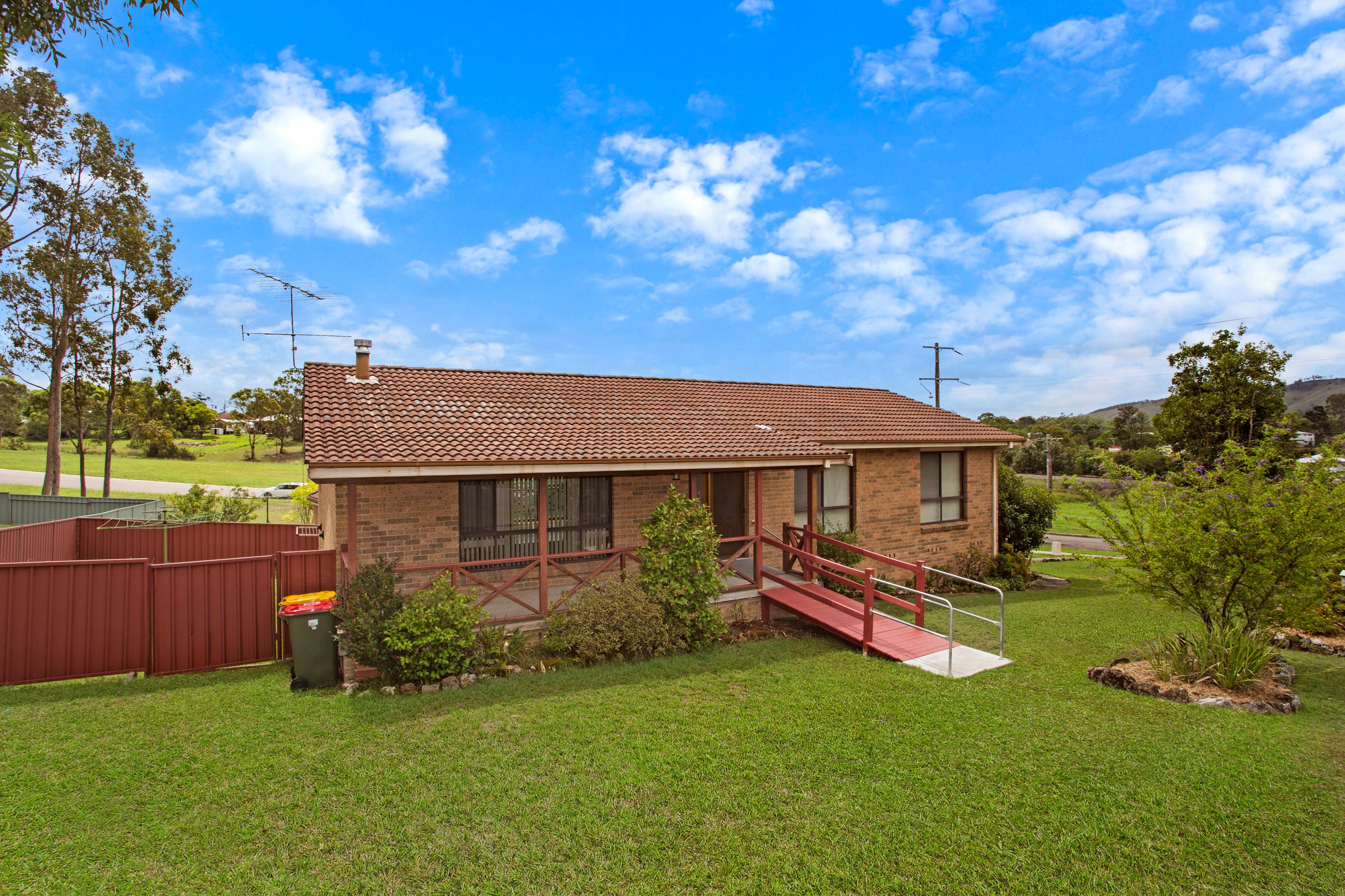 1 Robertson Close, Dungog, NSW 2420